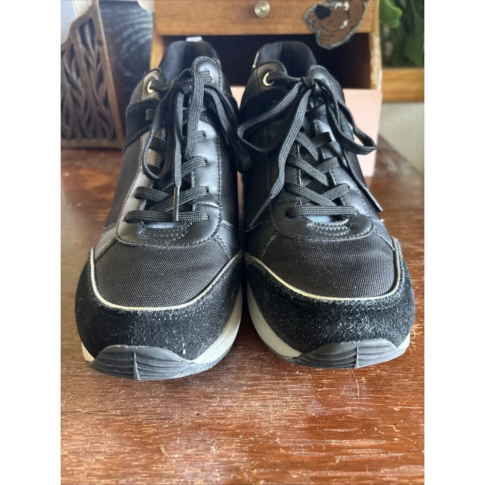 Skechers photos very